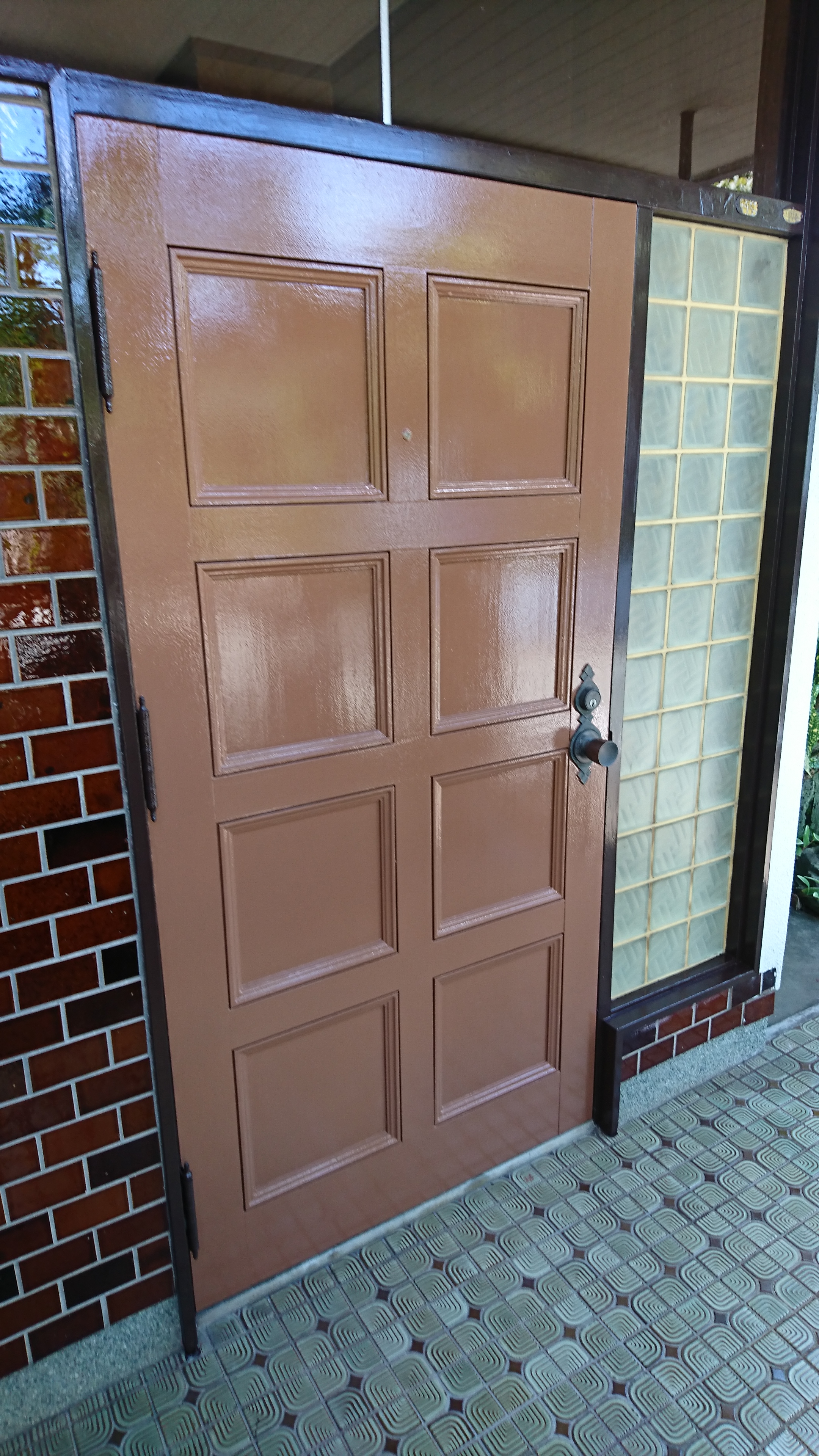 玄関ドアの塗り替え 大川市の便利屋ベストクリーンサービス